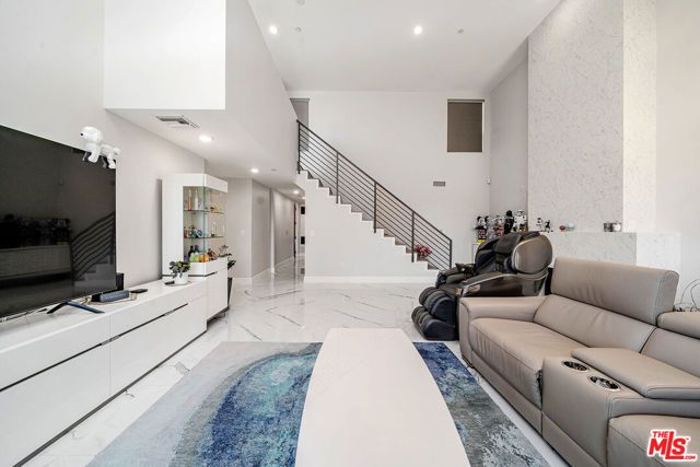 4925 Wilshire Boulevard 302, Los Angeles, CA 90010