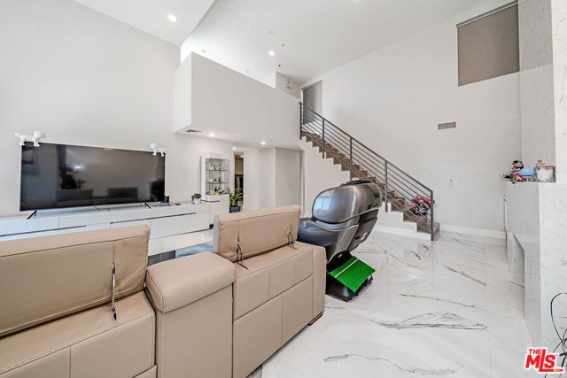 4925 Wilshire Boulevard 302, Los Angeles, CA 90010