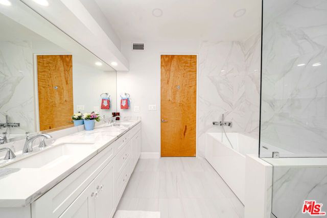 4925 Wilshire Boulevard 302, Los Angeles, CA 90010