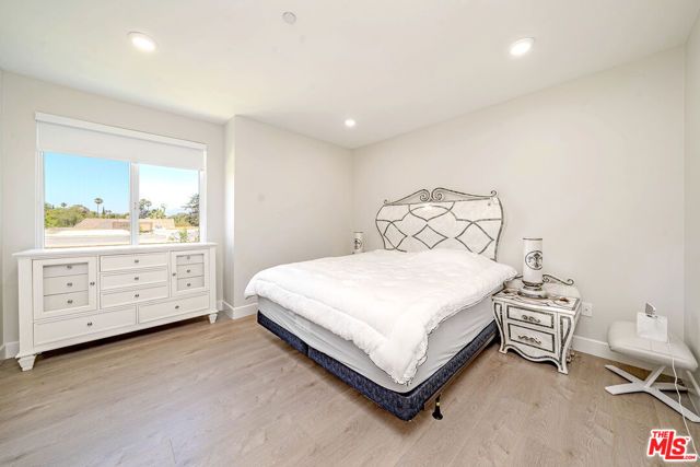 4925 Wilshire Boulevard 302, Los Angeles, CA 90010