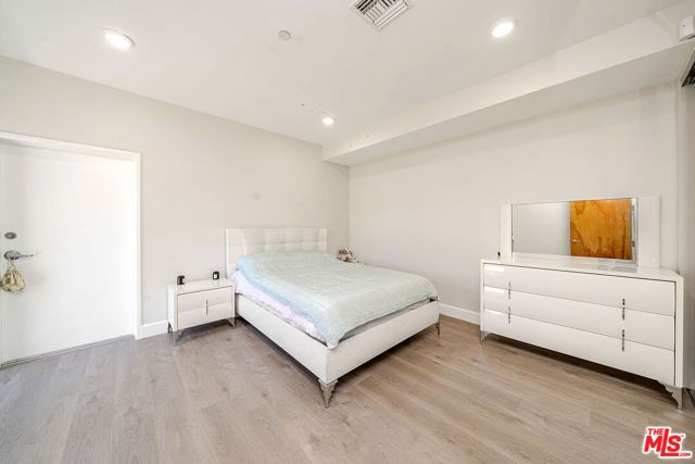 4925 Wilshire Boulevard 302, Los Angeles, CA 90010