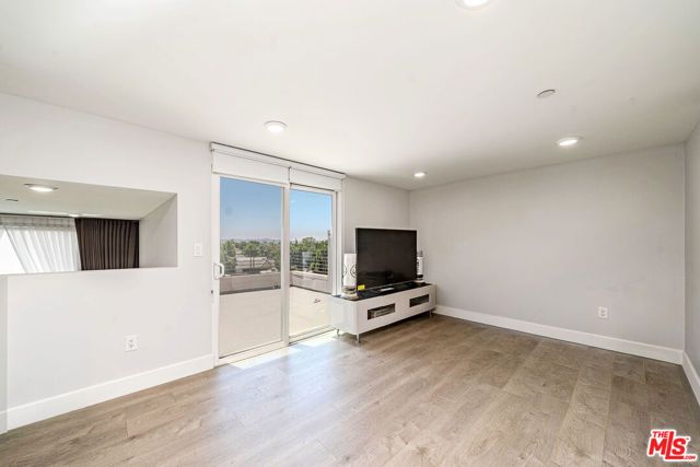 4925 Wilshire Boulevard 302, Los Angeles, CA 90010