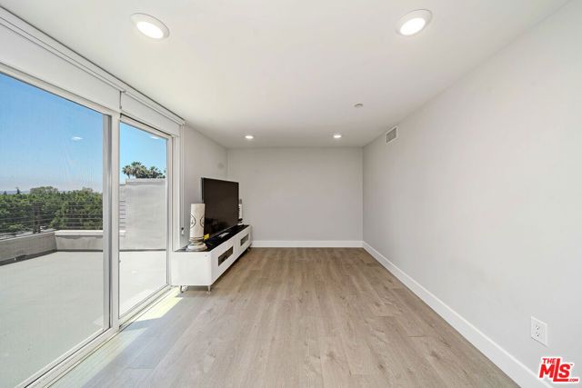 4925 Wilshire Boulevard 302, Los Angeles, CA 90010