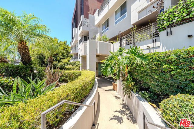 4925 Wilshire Boulevard 302, Los Angeles, CA 90010