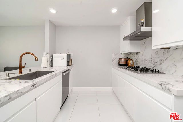 4925 Wilshire Boulevard 302, Los Angeles, CA 90010