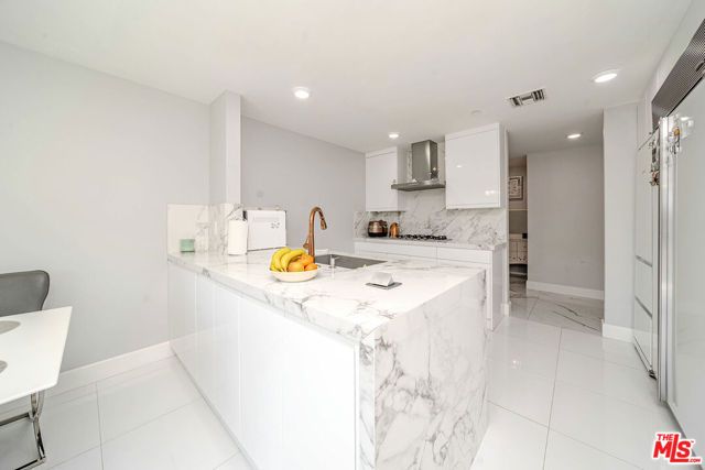 4925 Wilshire Boulevard 302, Los Angeles, CA 90010