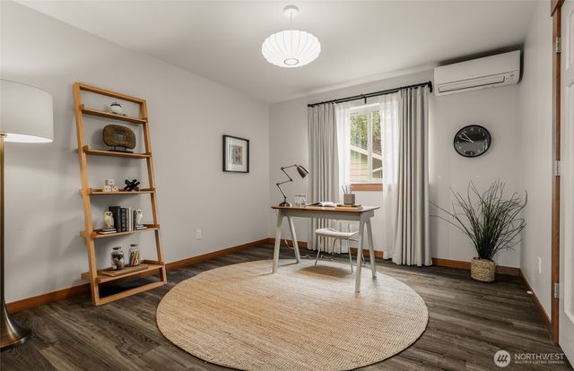 10644 Bartlett Avenue NE, Seattle, WA 98125