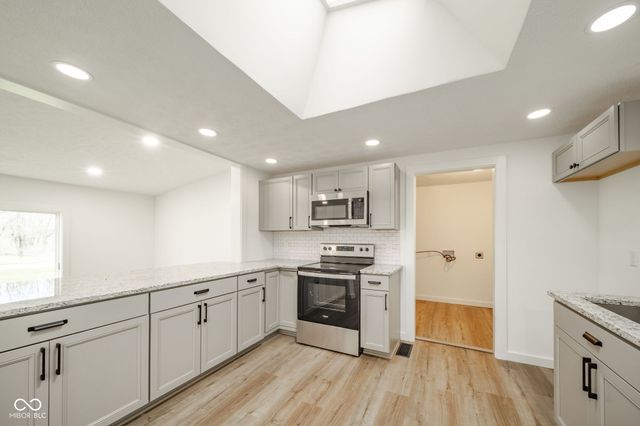 1076 E County Road 650 N, New Castle, IN 47362