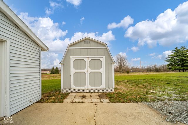 1076 E County Road 650 N, New Castle, IN 47362