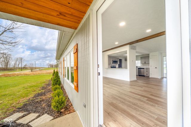 1076 E County Road 650 N, New Castle, IN 47362