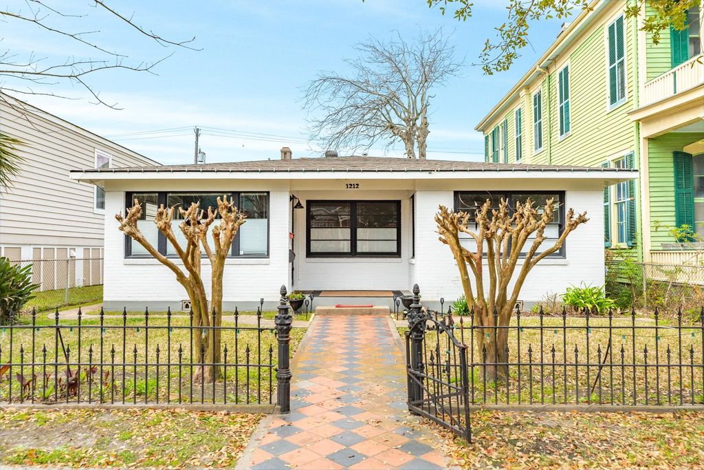 1212 Ball, Galveston, TX 77550