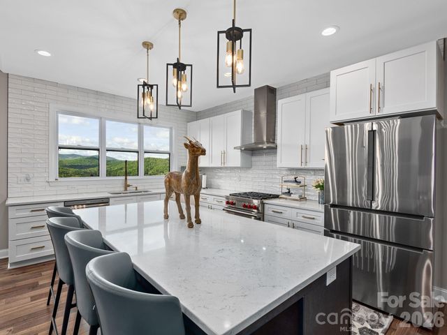 636 Crystal Heights Drive, Hendersonville, NC 28739