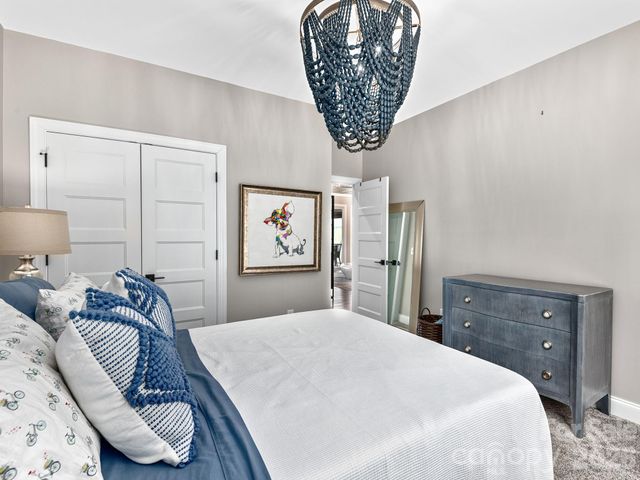 636 Crystal Heights Drive, Hendersonville, NC 28739