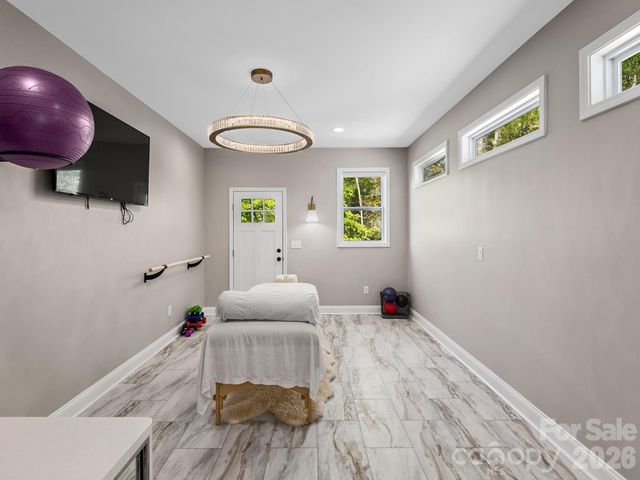 636 Crystal Heights Drive, Hendersonville, NC 28739