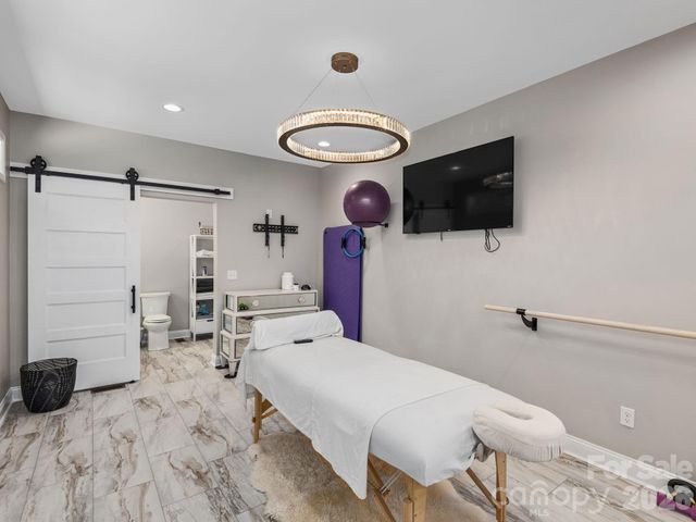 636 Crystal Heights Drive, Hendersonville, NC 28739