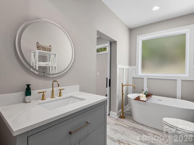 636 Crystal Heights Drive, Hendersonville, NC 28739