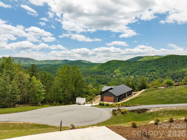 636 Crystal Heights Drive, Hendersonville, NC 28739