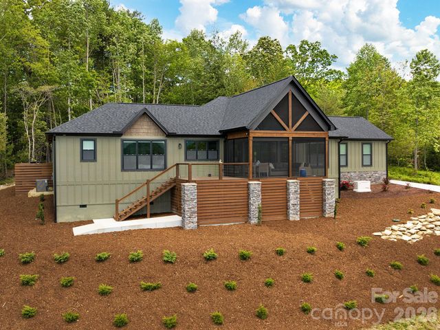 636 Crystal Heights Drive, Hendersonville, NC 28739