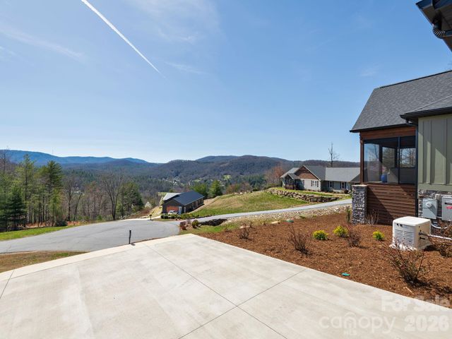 636 Crystal Heights Drive, Hendersonville, NC 28739