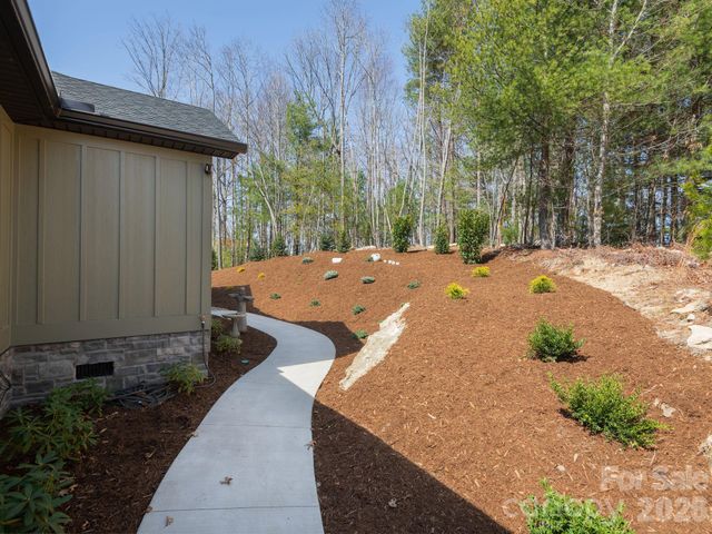 636 Crystal Heights Drive, Hendersonville, NC 28739