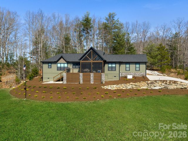 636 Crystal Heights Drive, Hendersonville, NC 28739