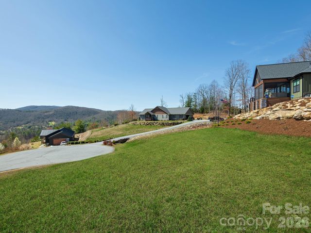 636 Crystal Heights Drive, Hendersonville, NC 28739