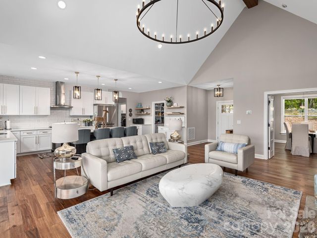 636 Crystal Heights Drive, Hendersonville, NC 28739