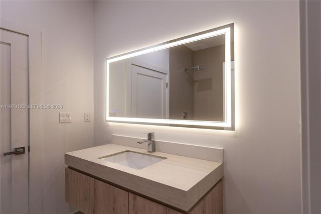 5802 NW 5th Av, Miami, FL 33127