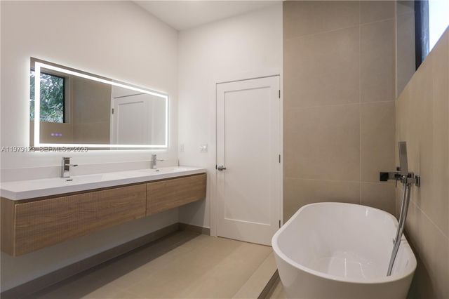 5802 NW 5th Av, Miami, FL 33127