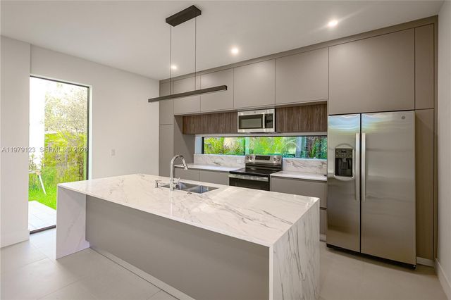 5802 NW 5th Av, Miami, FL 33127