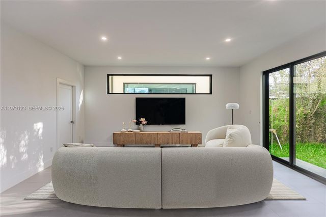 5802 NW 5th Av, Miami, FL 33127