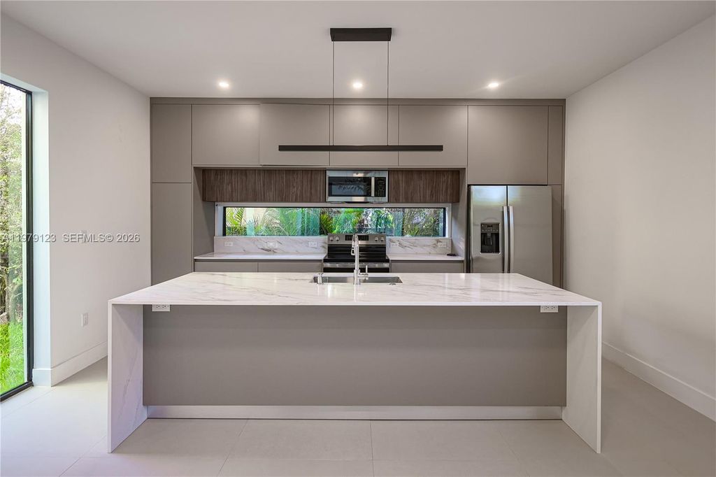 Image 3 of property listing at 5802 NW 5th Av, Miami, FL 33127