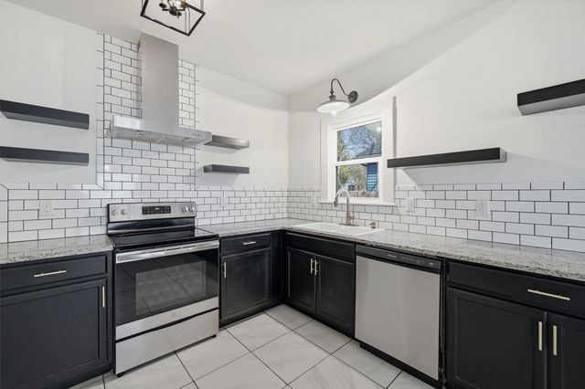 904 N Woods Street, Sherman, TX 75092