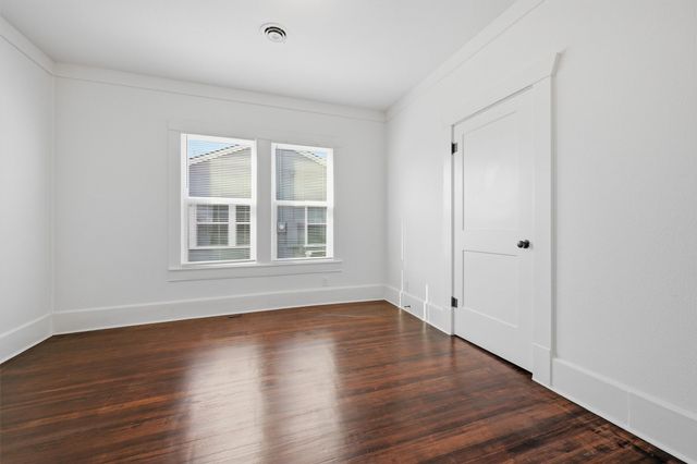 904 N Woods Street, Sherman, TX 75092