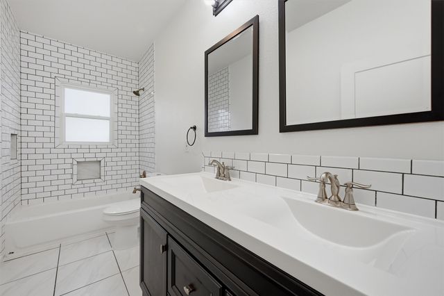 904 N Woods Street, Sherman, TX 75092