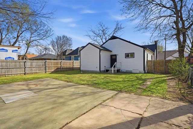 904 N Woods Street, Sherman, TX 75092