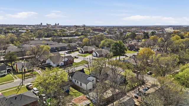 904 N Woods Street, Sherman, TX 75092