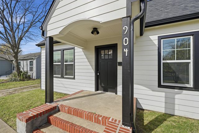 904 N Woods Street, Sherman, TX 75092