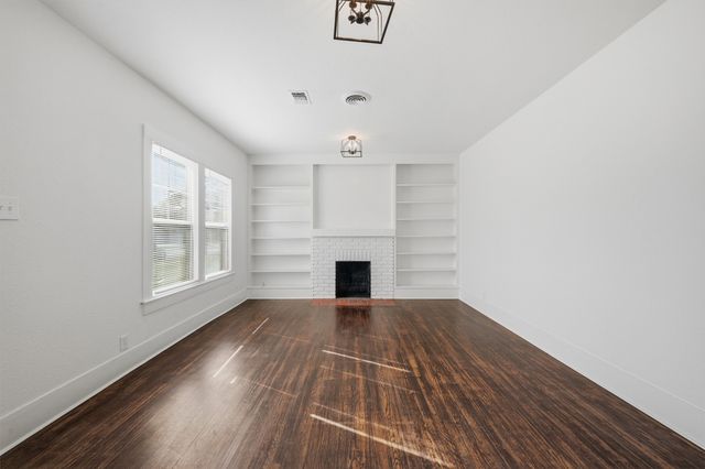 904 N Woods Street, Sherman, TX 75092