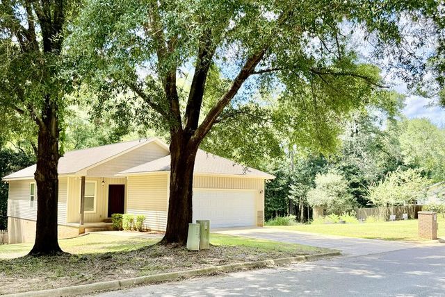 1204 Baywood Rd, Dothan, AL 36305