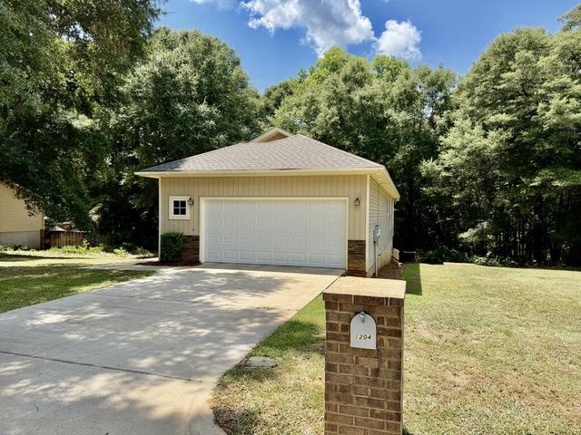1204 Baywood Rd, Dothan, AL 36305