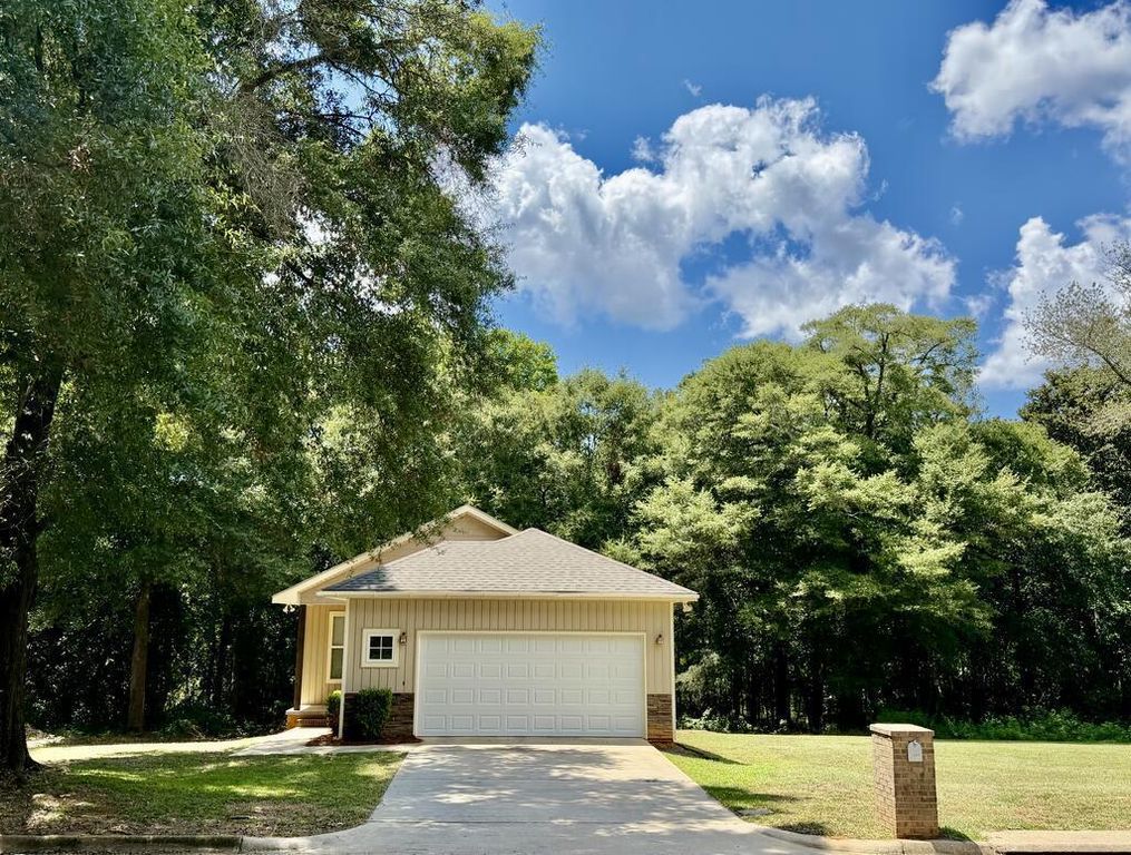 1204 Baywood Rd, Dothan, AL 36305