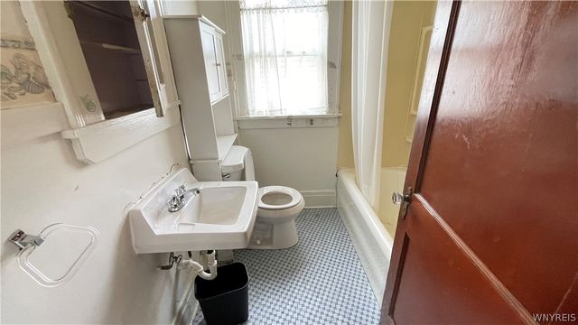 2208 Weston Avenue, Niagara Falls, NY 14305