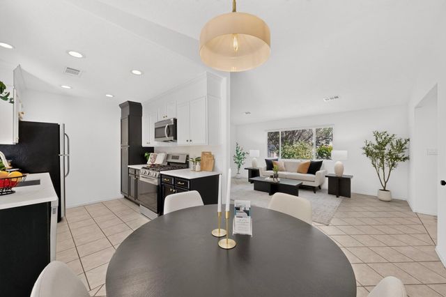 1304 Villa Campo NE, Albuquerque, NM 87113
