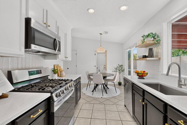 1304 Villa Campo NE, Albuquerque, NM 87113