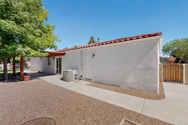 1304 Villa Campo NE, Albuquerque, NM 87113
