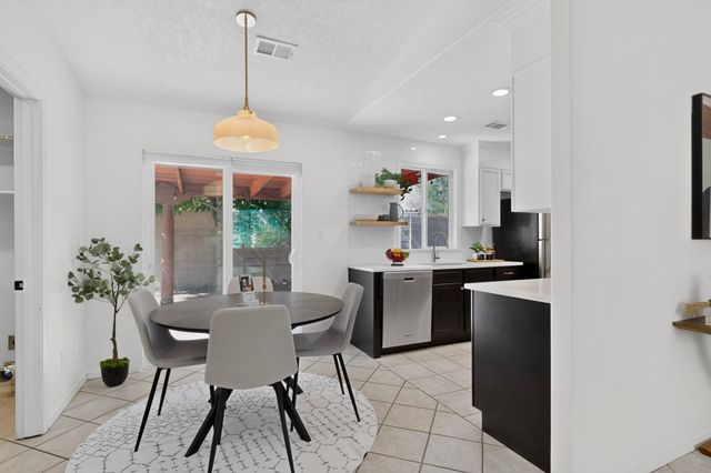 1304 Villa Campo NE, Albuquerque, NM 87113
