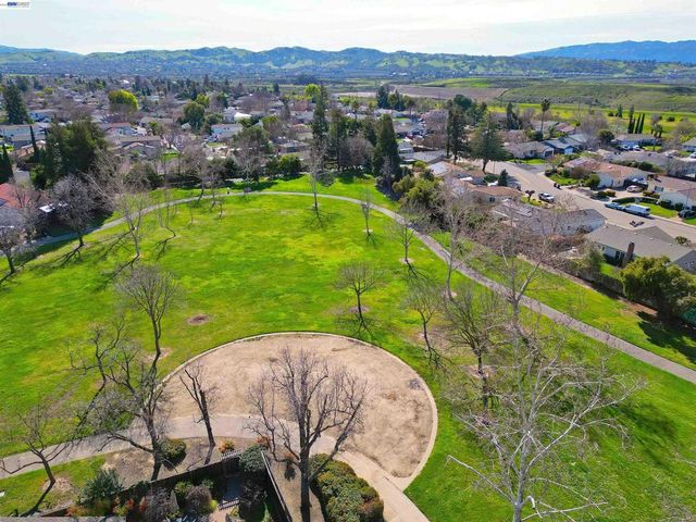 319 319 Pearl Dr, Livermore, CA 94550