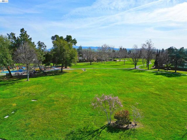 319 319 Pearl Dr, Livermore, CA 94550