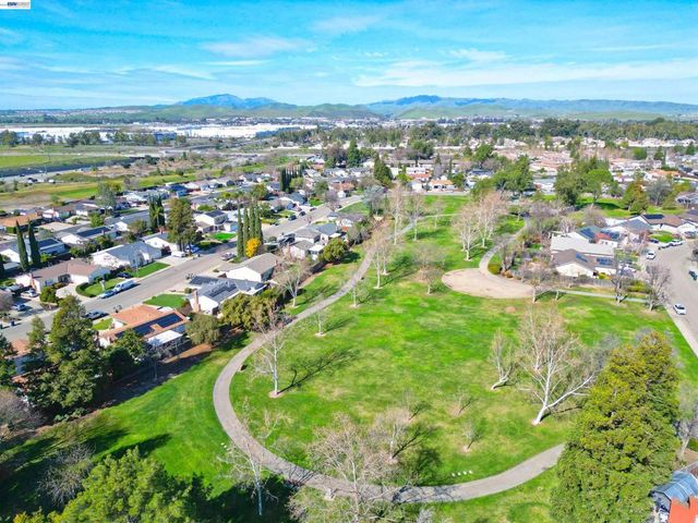 319 319 Pearl Dr, Livermore, CA 94550